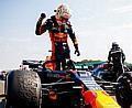 Max Verstappen krönt 70. F1 Jubiläums-GP von Silverstone mit einem grandiosen Sieg für Red Bull Racing & Honda